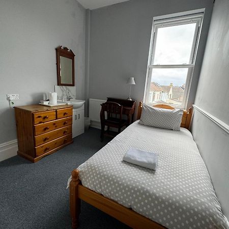The Elms Guest House Bristol Filton 외부 사진