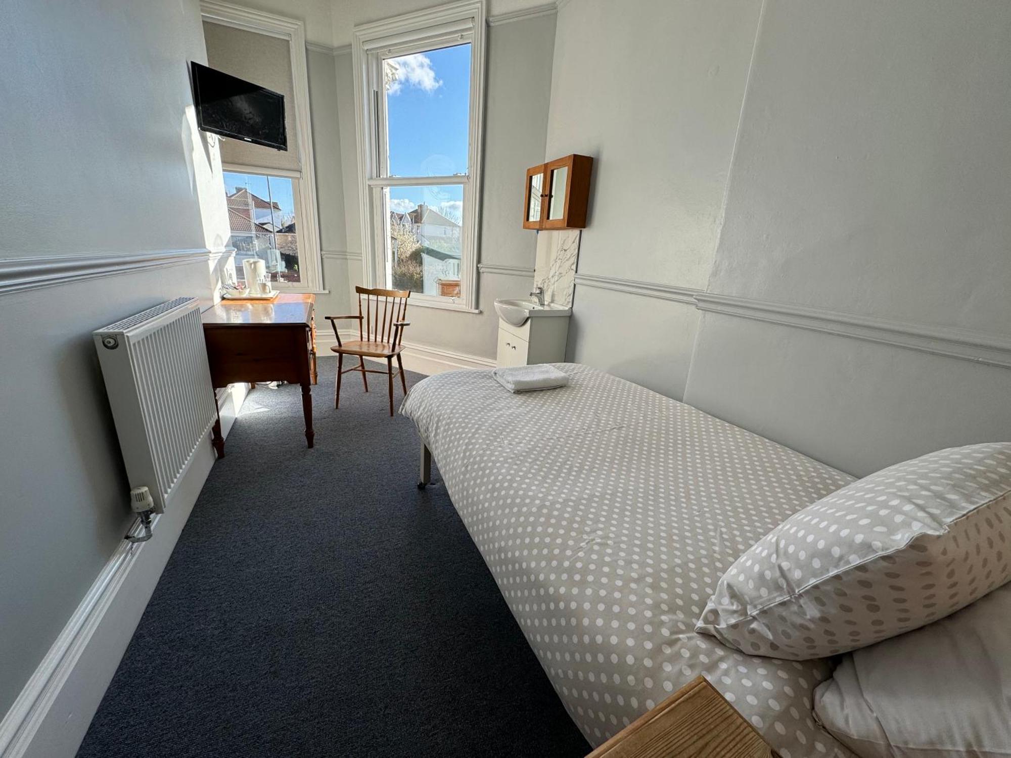 The Elms Guest House Bristol Filton 외부 사진