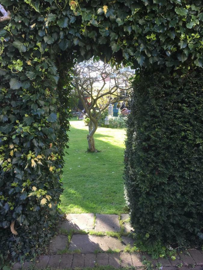The Elms Guest House Bristol Filton 외부 사진